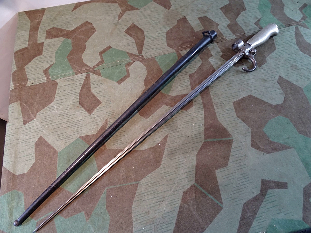 Frankreich : Seitengewehr Mle. 1886 Lebel, 1. Modell, lang, gebogene Parierstange.