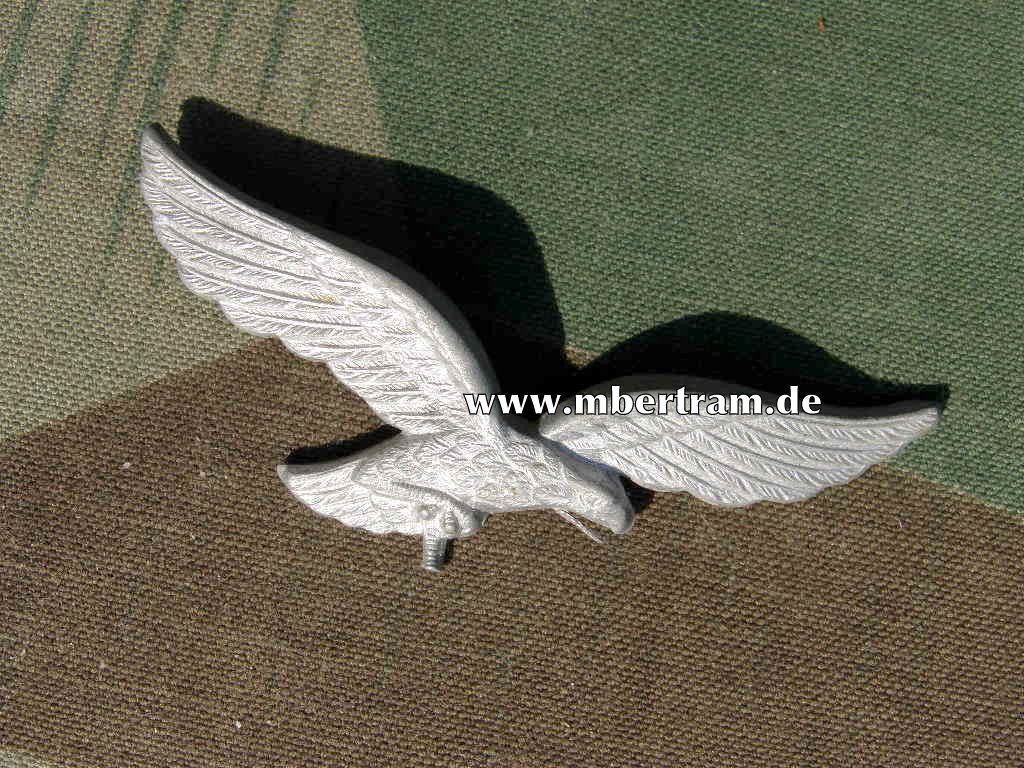 Hoheitsadler Luftwaffen Schirmmütze , entnazt., Feinzink.