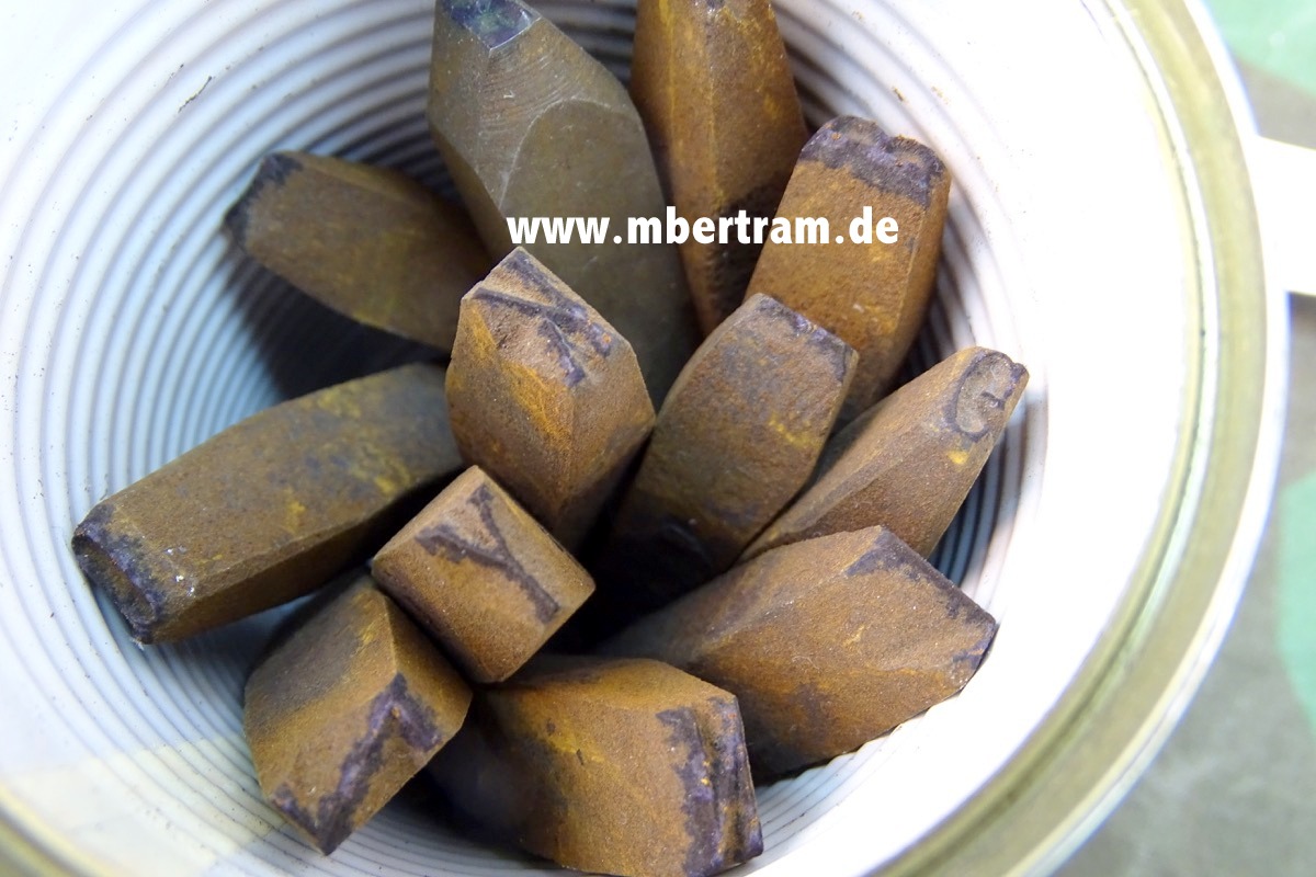 12 Schlagbuchstaben vor 1945, 9mm, schöne alte Form, z.B.  Fahrzeug Restaurierung