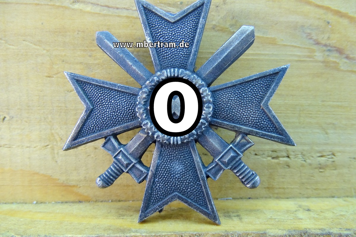 Kriegsverdienstkreuz 1939 1.Klasse mit Schwertern, Buntmetall, versilbert
