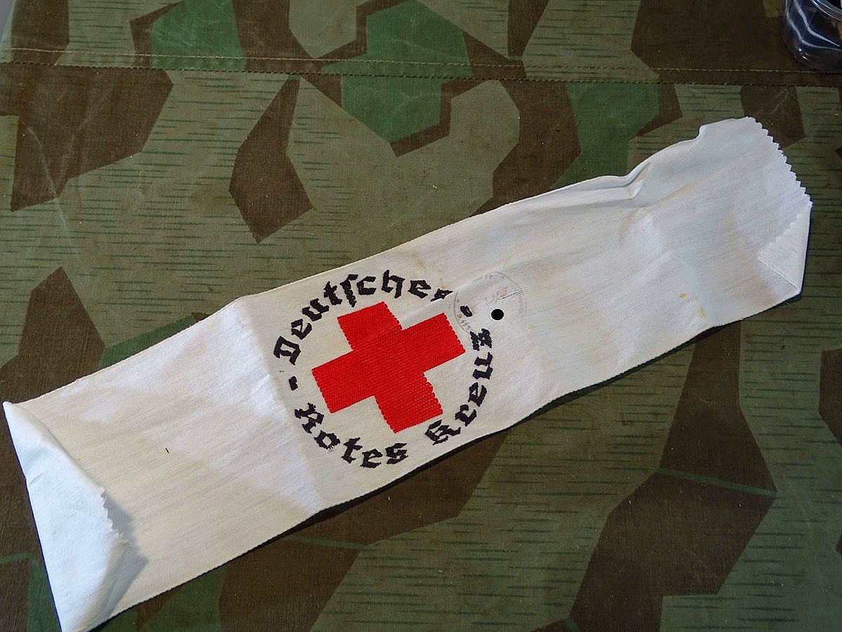 Replik ? Ungetragene Rotkreuz Armbinde mit alter Schrift. 