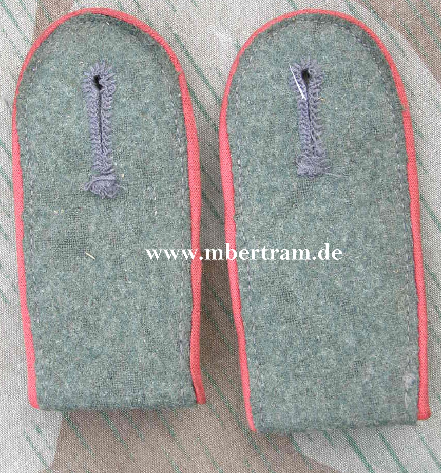 Paar Schulterklappen, Heer Artillerie oder Sturmgeschütze