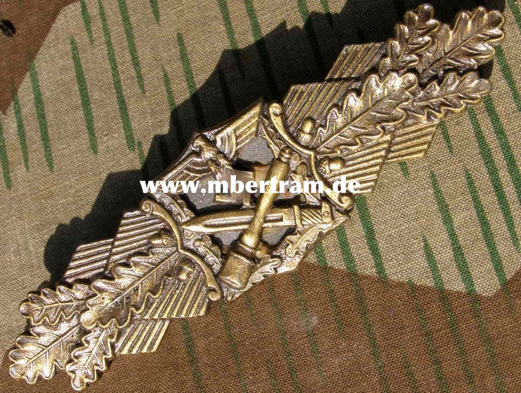 Replik: " Nahkampfspange in Bronce" Ausf. Peekhaus Berlin