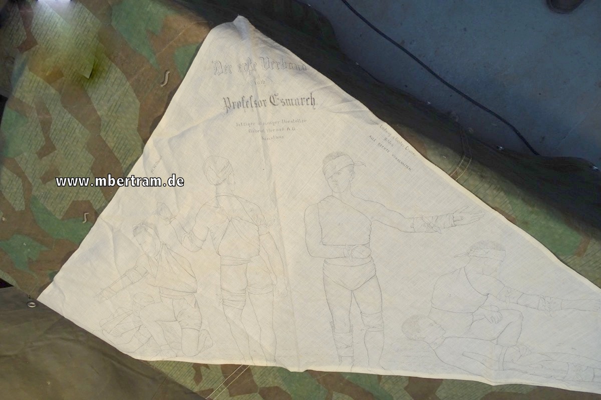 Prof. Dr. Esmarchs Verbands Dreieckstuch, 1871-1918, Verband mit Gewehr 71