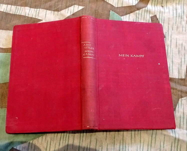 Adolf Hitler: "Mein Kampf" mit rotem Leinenbezug 1940