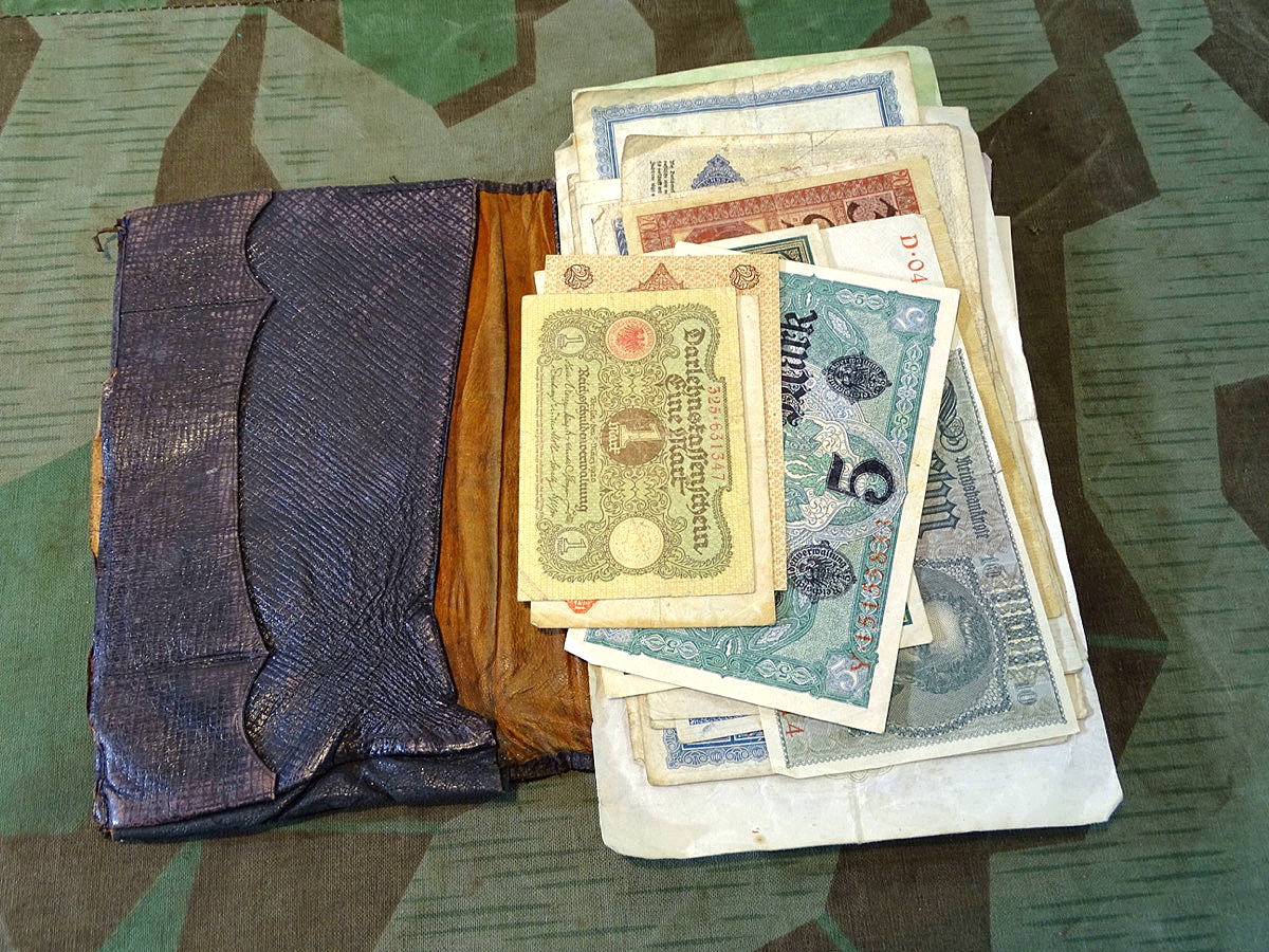 42 Banknoten und Dahrlehnskassenscheine 20er Jahre mit Geldbörse 1 Reichsmark- 200 Milliarden Reichsmark  