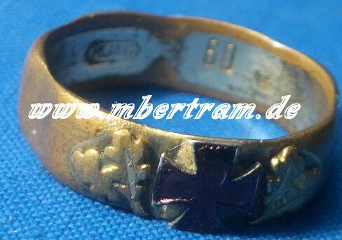 Patriotischer Fingerring mit Eisernem Kreuz, Geschossmetall
