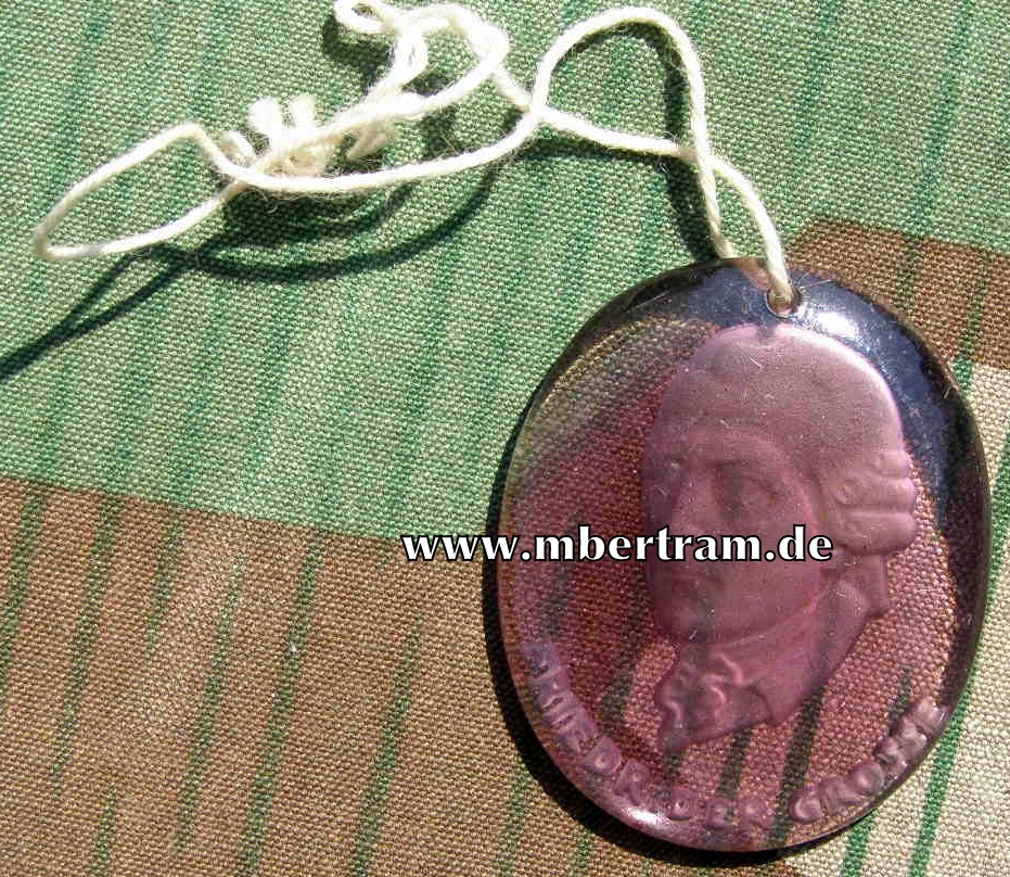 " Friedrich der Grosse ", WHW, März 1941, Glasabzeichen, Serie " Köpfe berühmter deutscher Männer "