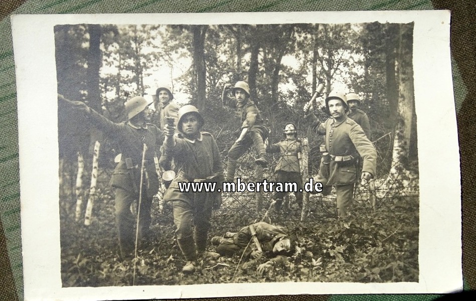 Foto Feldpostkarte- gestellter Sturmangriff, 31.07.17