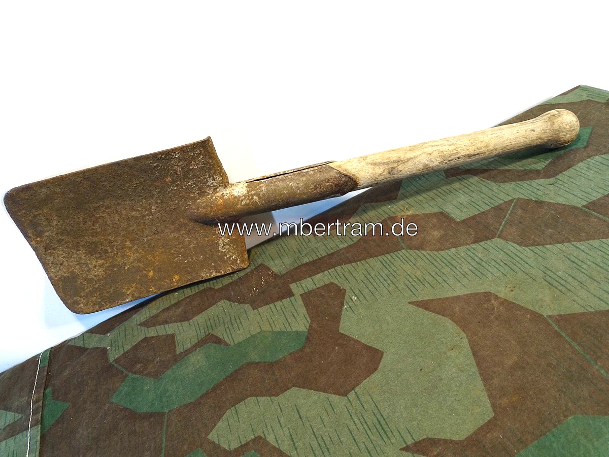 Früher DDR Feldspaten / Schanzspaten , gebraucht, ungereinigt.