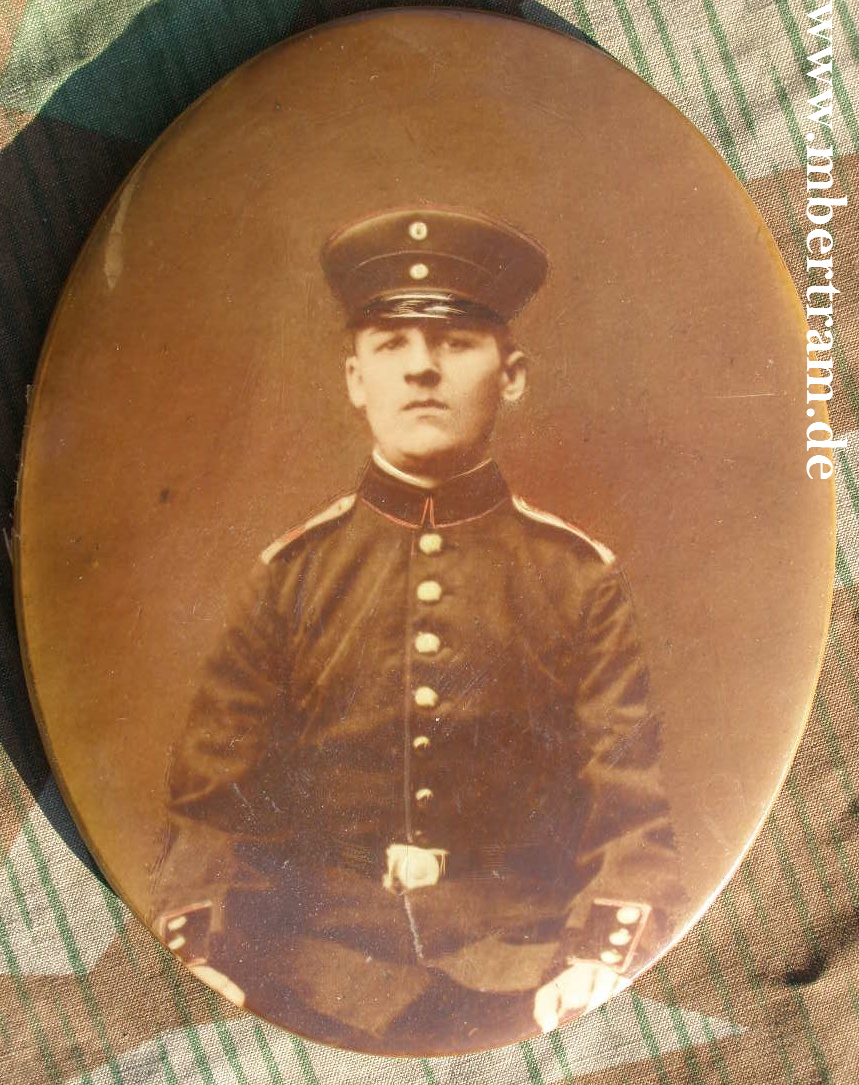 Ovales Portraitfoto, preußischer Soldat um 1900