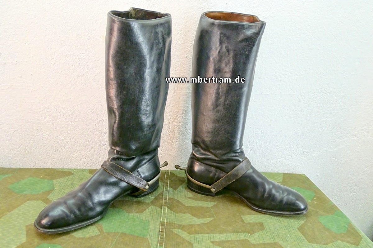 Wehrmacht. Ein Paar Offiziers Reit Stiefel mit angebrachten Sporen, 1943