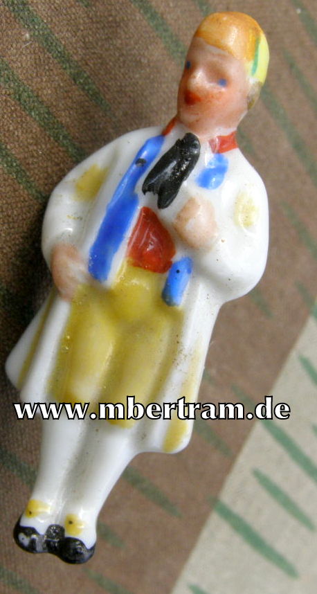 WHW März 1937. Porzellanfigur: Westfälischer Bauer