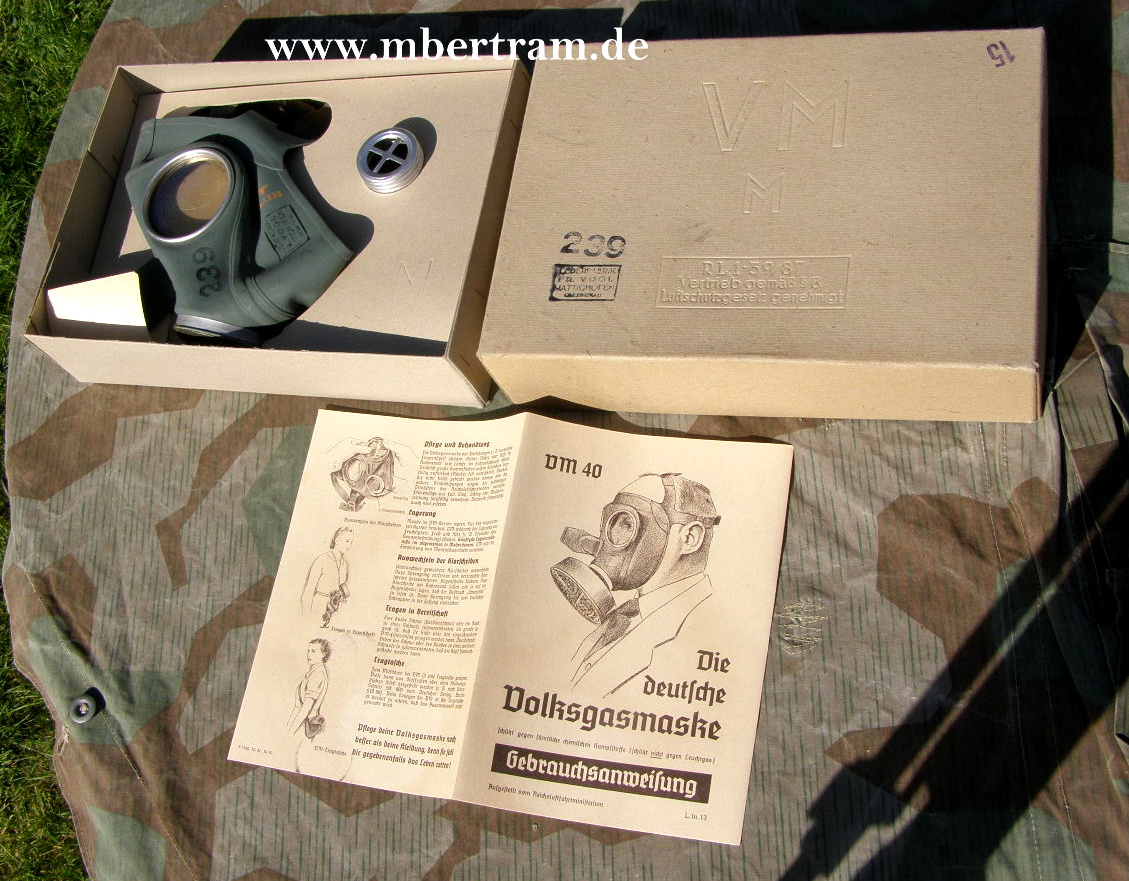 Volksgasmaske DM 40 "M", Pappkarton, kpl. Inhalt, Z.1-2