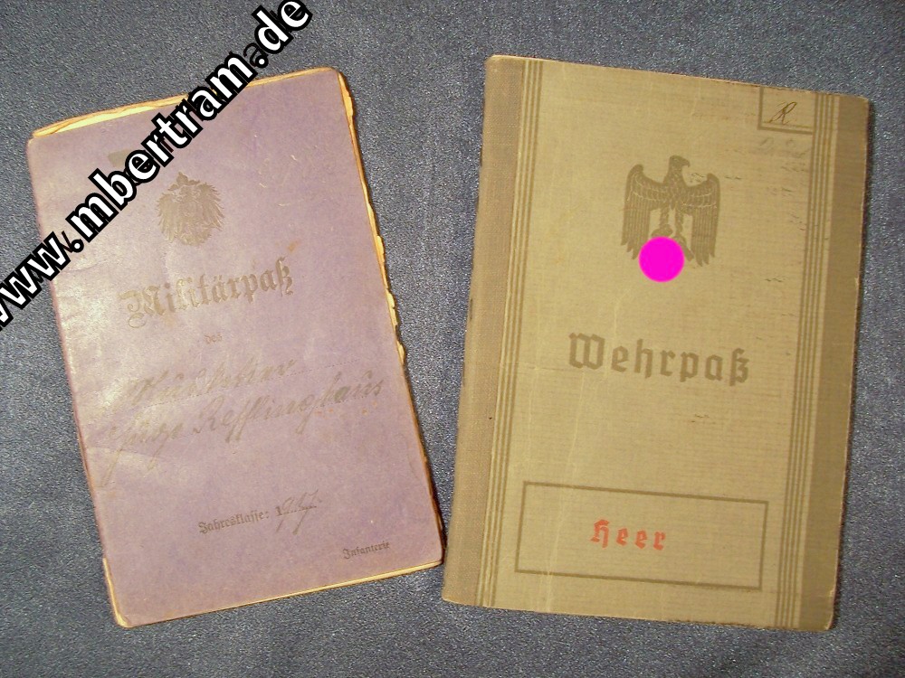 Wehrpaß und Militärpaß eines Gefreiten im Heer