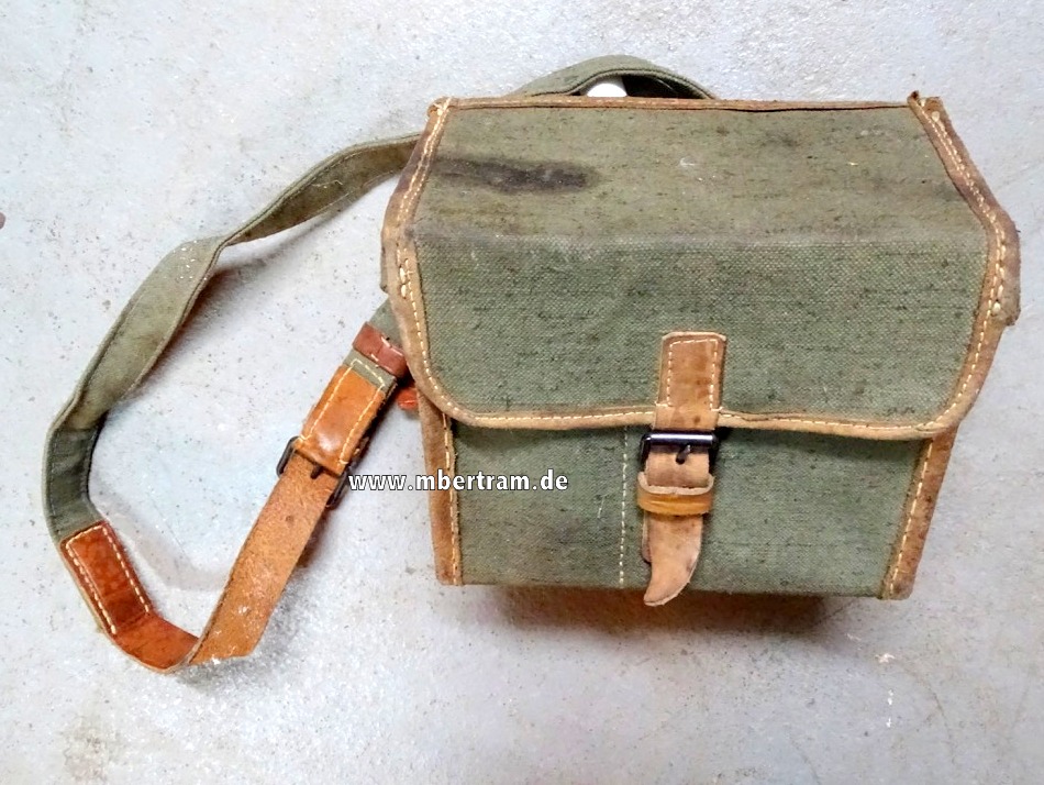 MG 30 (t) Tragetasche, 1 Schnalle  für Magazine/ Magazintaschen, Z 3